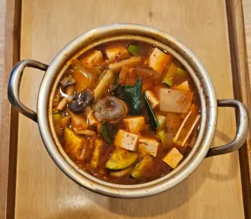 양은 냄비에 끓인 된장찌개